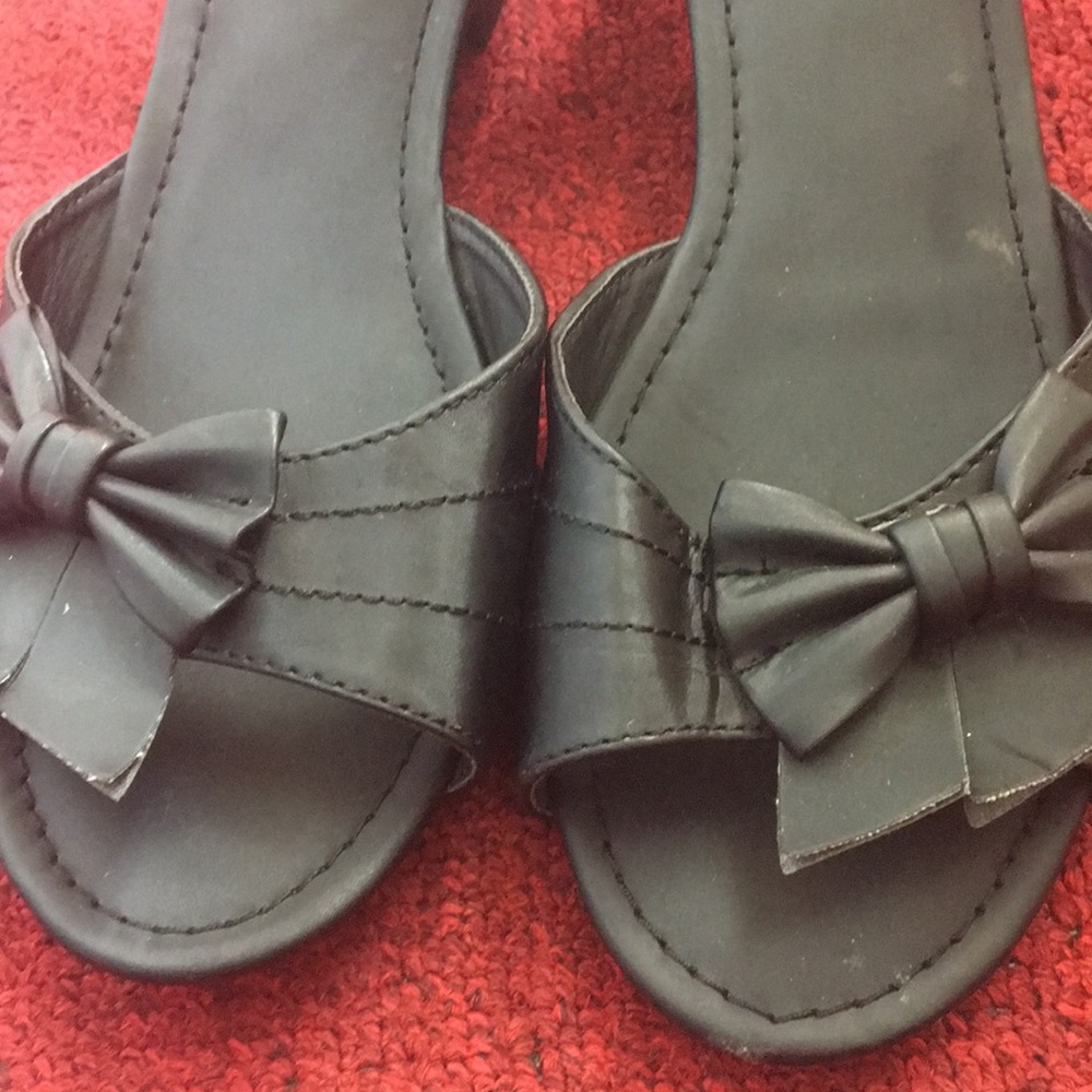 Shoes - Picture 3 of 4